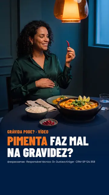 Capa do vídeo: gestante sorrindo com uma pimenta na mão diante de uma moqueca, com o título Pimenta faz mal na gravidez?